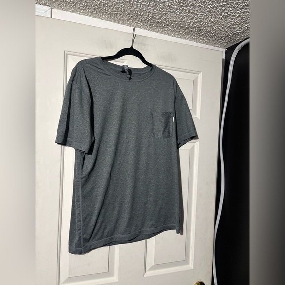 Vuori Men's Tradewind Performance Tee - Picture 3 of 5